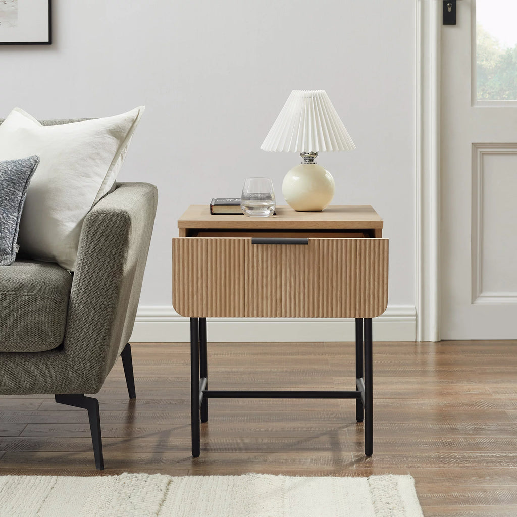 18.5" Reeded 1-Drawer Side Table J111
