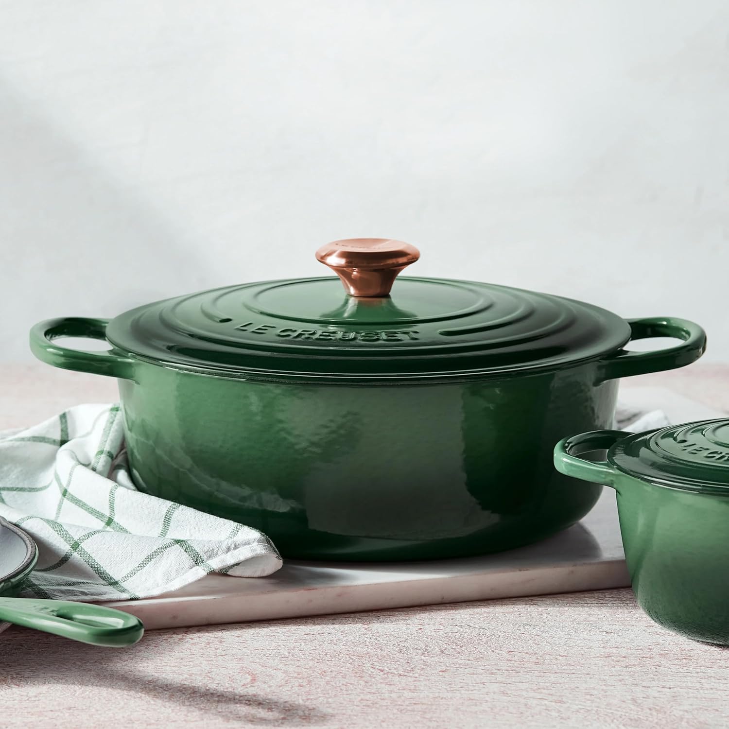 6.75-quart Enameled Cast Iron Round Wide Oven with Copper Knob F688455