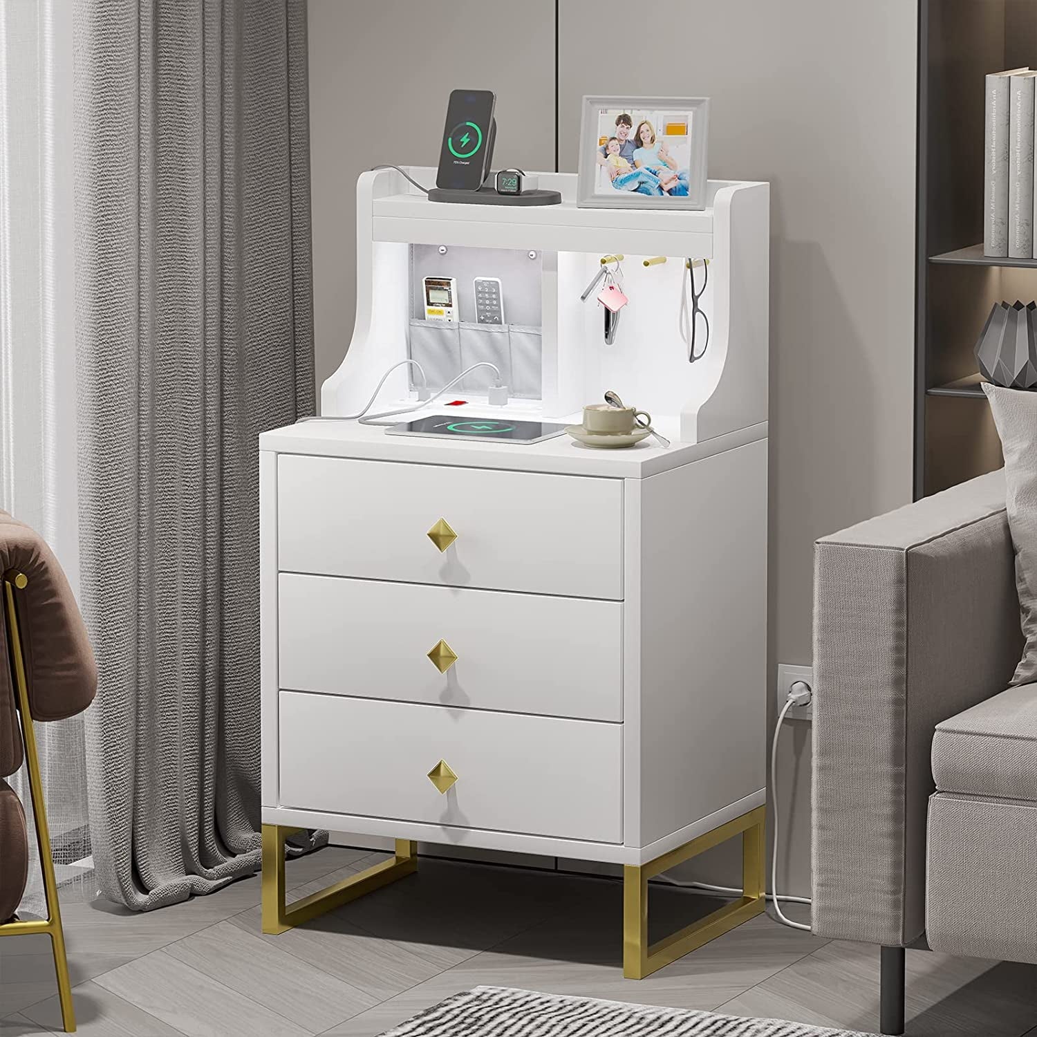 White 3 Drawer Nightstand with Charging Station O473