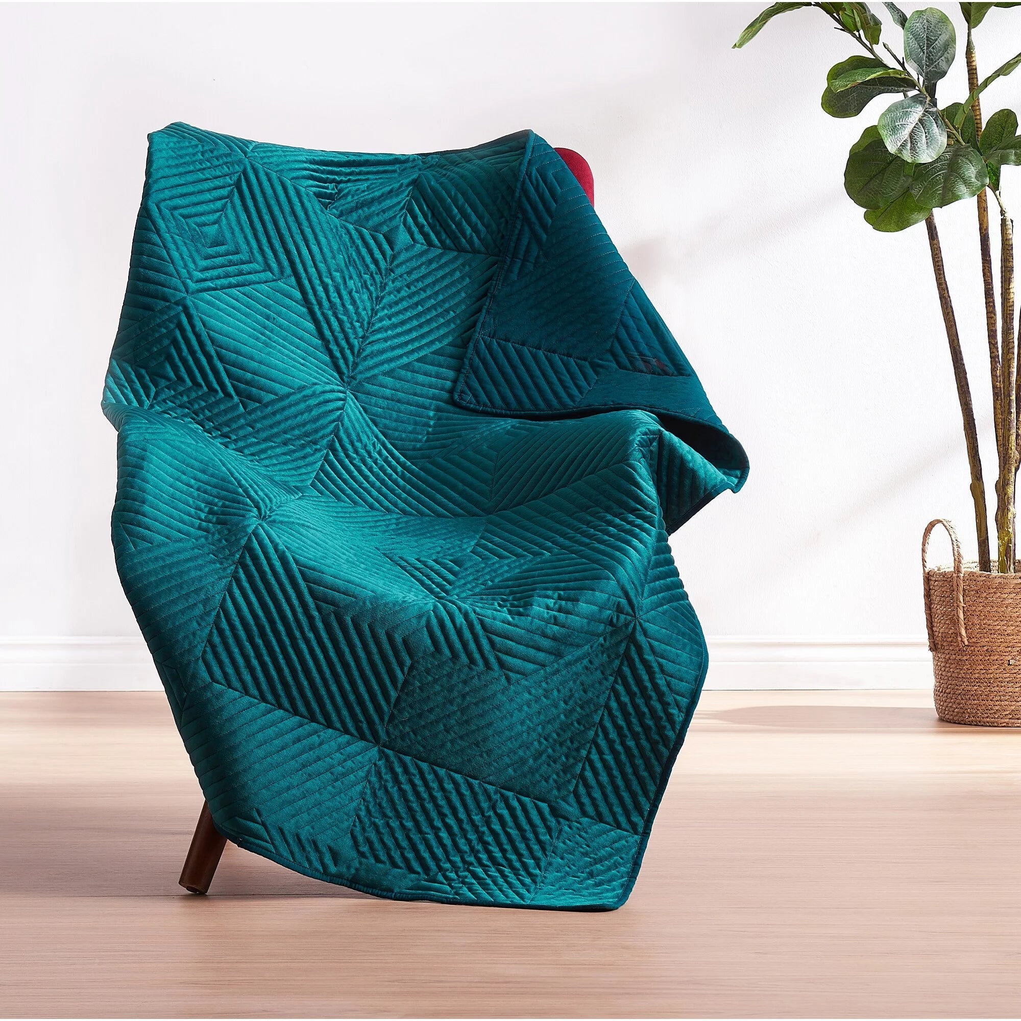 Riviera Velvet Quilted Throw Blanket Mauive V92854