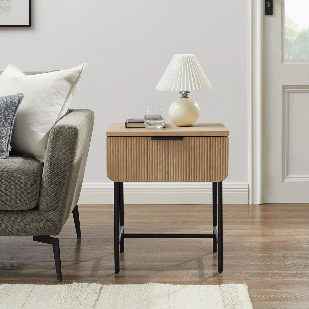 18.5" Reeded 1-Drawer Side Table J111
