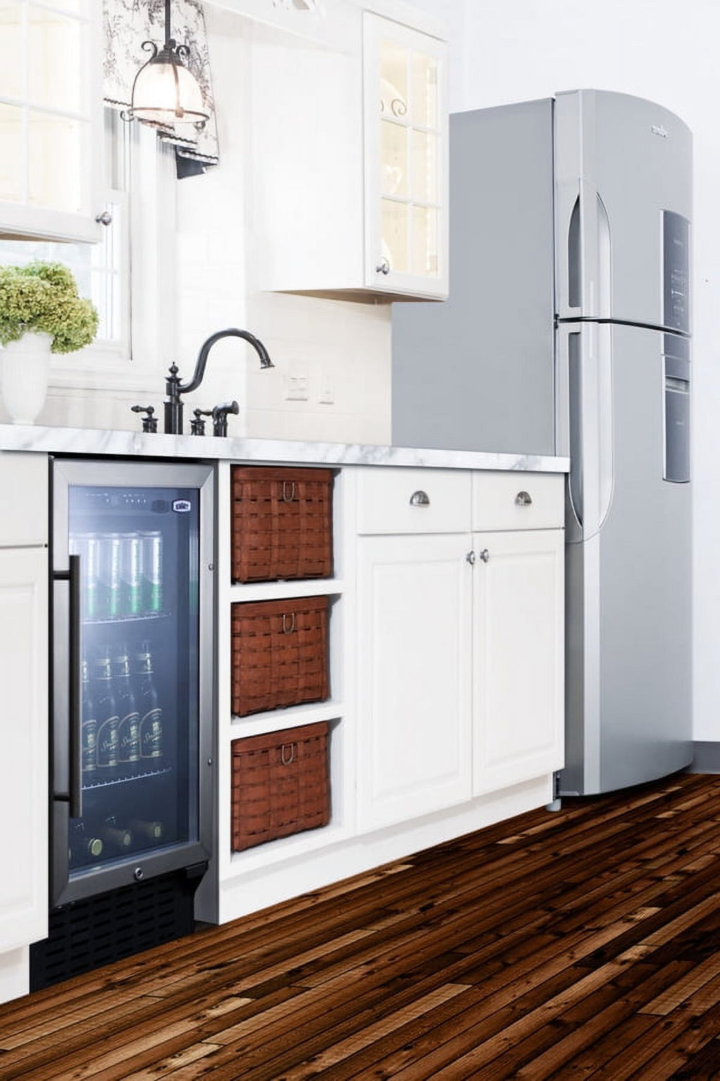 18" Wide Built-in Beverage Center U204092